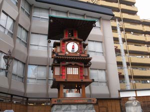 �ڂ�����񂩂炭�莞�v��ϐg